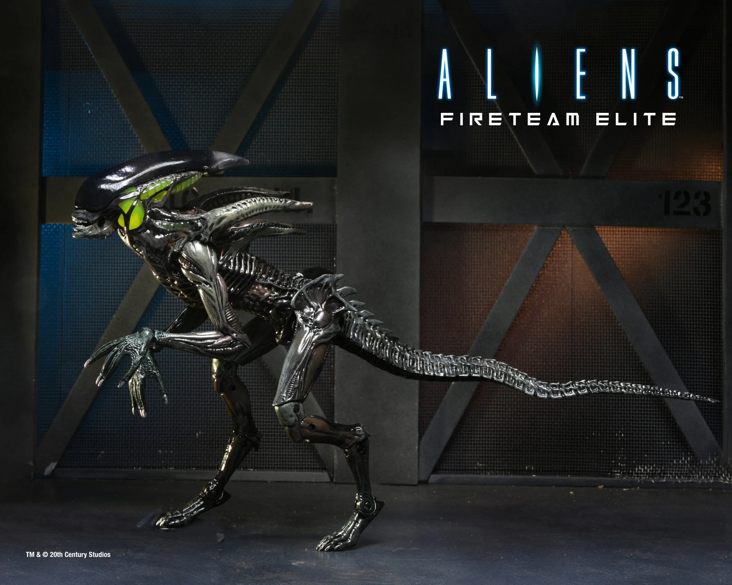 Aliens: Fireteam Elite Series 2 Burster & Spitter Alien 7″ Scale Action Figures - NECA